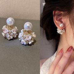 Bông Tai Hoa Cẩm Tú Cầu 3D Vỏ Sò Đính Ngọc Trai Nuôi Tự Nhiên Quý Phái 2 Kiểu Đeo Linh Hoạt MADAME HIEN PEARLS Cho Nữ BTN039