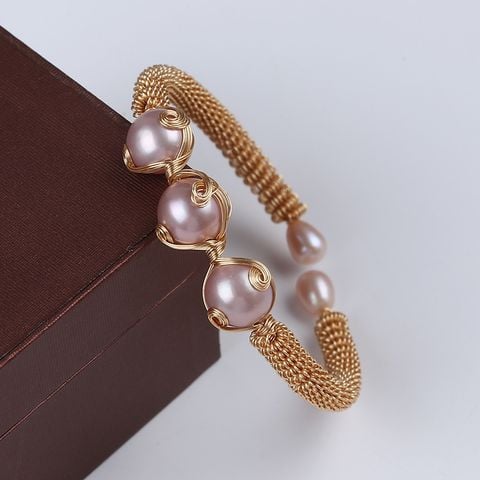 Designer Jewelry Vòng Tay Thiết Kế Kiểu Còng Cứng Phối 3 Hạt Ngọc Trai Tím Quấn Kim Ma Mị Cá Tính MADAME HIEN PEARLS Unisex Nam Nữ VTT070