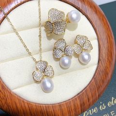 Bộ Set Ngọc Trai Dây chuyền, Nhẫn và Bông Tai Dáng Hoa 3 Cánh Thời Trang MADAME HIEN PEARLS Sang Trọng SPS024V