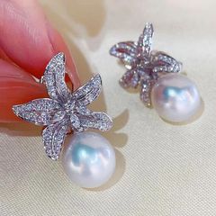 Bông Tai Ngọc Trai Tự Nhiên Mặt Hoa Ly Khung Bạc Đính Đá Zircon MADAME HIEN PEARLS Cho Nữ BTN191B Bạc