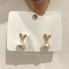 Khuyên Bông Tai Bạc 925 Mạ Vàng Chữ V Đơn Giản MADAME HIEN PEARLS Cho Nữ BTN043
