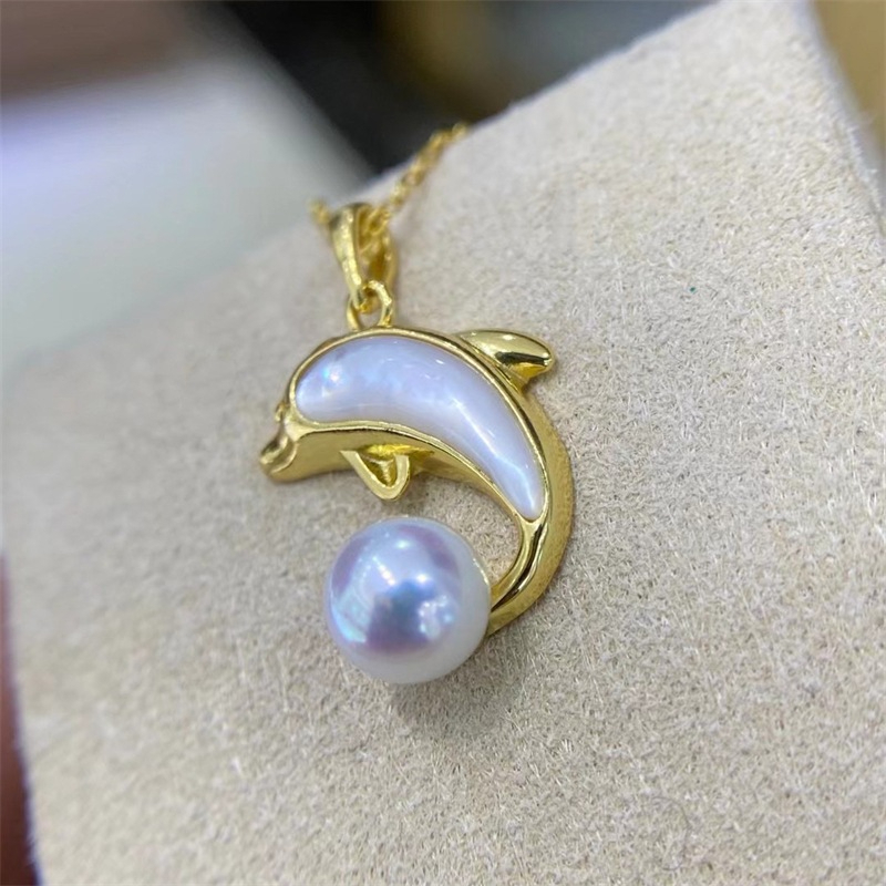 Mặt Dây Chuyền Cá Heo Đính Ngọc Trai Tự Nhiên MADAME HIEN PEARLS Dễ Thương MN047