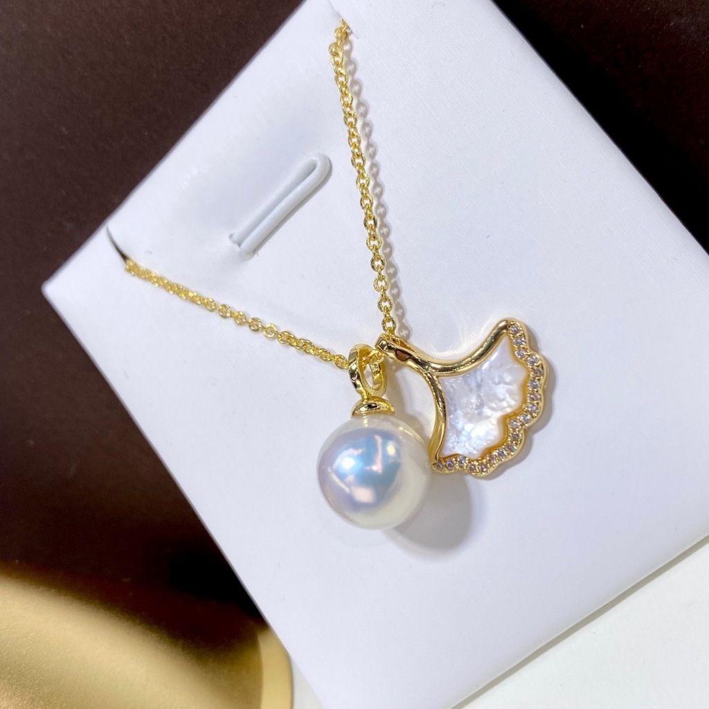 Vòng Cổ Mặt Dây Chuyền Ngọc Trai Tròn Xoe Đính Lá Bạch Quả Ginkgo Vỏ Sò MADAME HIEN PEARLS Sang Trọng MT015