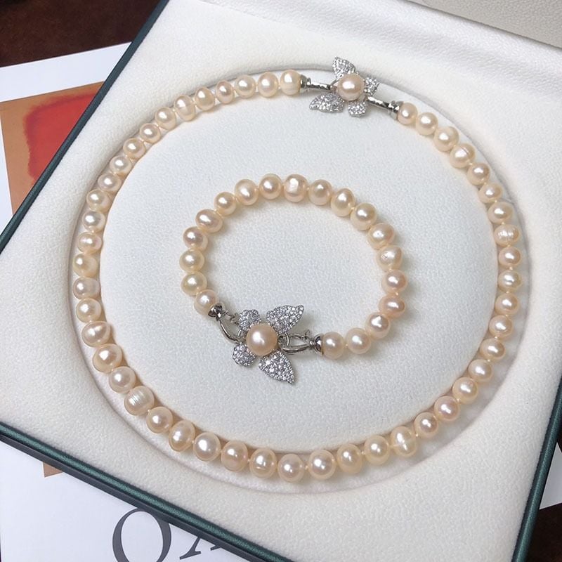 Bộ Set Ngọc Trai Vòng cổ và Vòng Tay Trắng Tự Nhiên Mặt Bướm Đính Hạt Ngọc Trai Xinh Xắn MADAME HIEN PEARLS Cho Nữ SCT043
