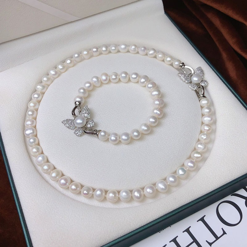 Bộ Set Ngọc Trai Vòng cổ và Vòng Tay Trắng Tự Nhiên Mặt Bướm Đính Hạt Ngọc Trai Xinh Xắn MADAME HIEN PEARLS Cho Nữ SCT043