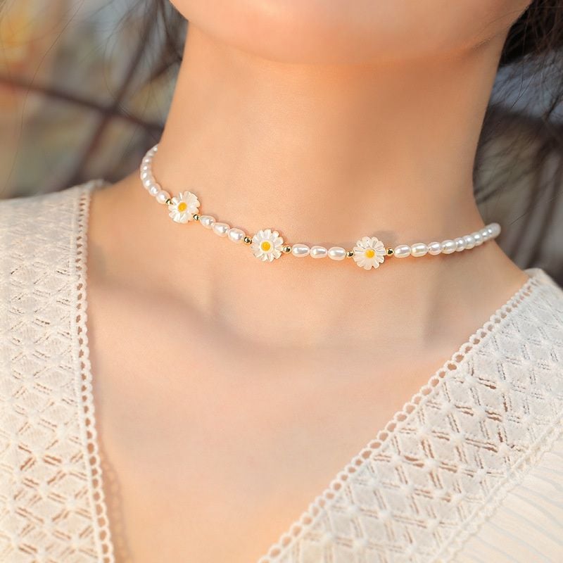 Bộ Trang Sức Vòng cổ, Bông Tai và Nhẫn Ngọc Trai Tự Nhiên Mặt Hoa Cúc Vỏ Sò MADAME HIEN PEARLS Cho Con Gái Yêu SPS063