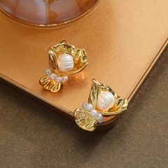 Bông Tai Kim Bạc s925 Đính Ngọc Trai Tự Nhiên Tạo Dáng Đoá Hoa Lãng Mạn MADAME HIEN PEARLS BTT094