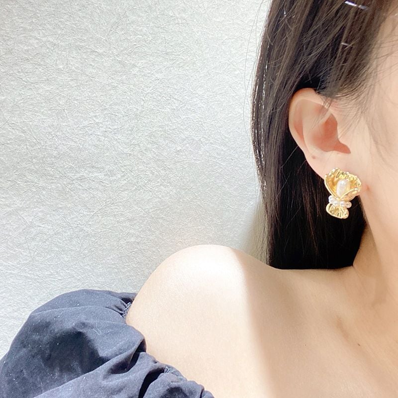Bông Tai Kim Bạc s925 Đính Ngọc Trai Tự Nhiên Tạo Dáng Đoá Hoa Lãng Mạn MADAME HIEN PEARLS BTT094