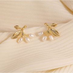 Bông Tai Ngọc Trai Tự Nhiên Xoè 3 Nhánh Phối Lá Xinh Tươi Thời Trang Nữ MADAME HIEN PEARLS BTG079