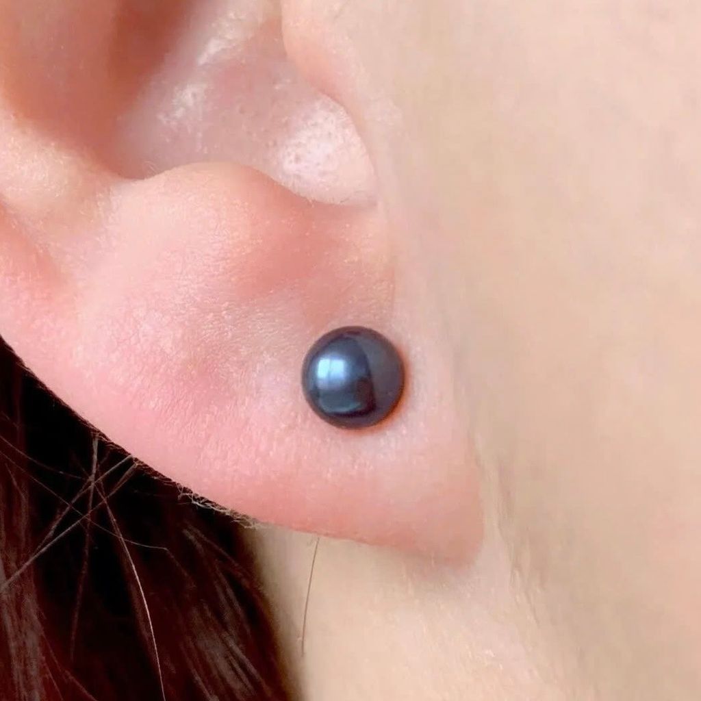 Bông Tai Nụ Bạc Ý s925 Đính 1 Hạt Ngọc Trai Đen Tự Nhiên Tối Giản MADAME HIEN PEARLS Cho Nữ BTT051