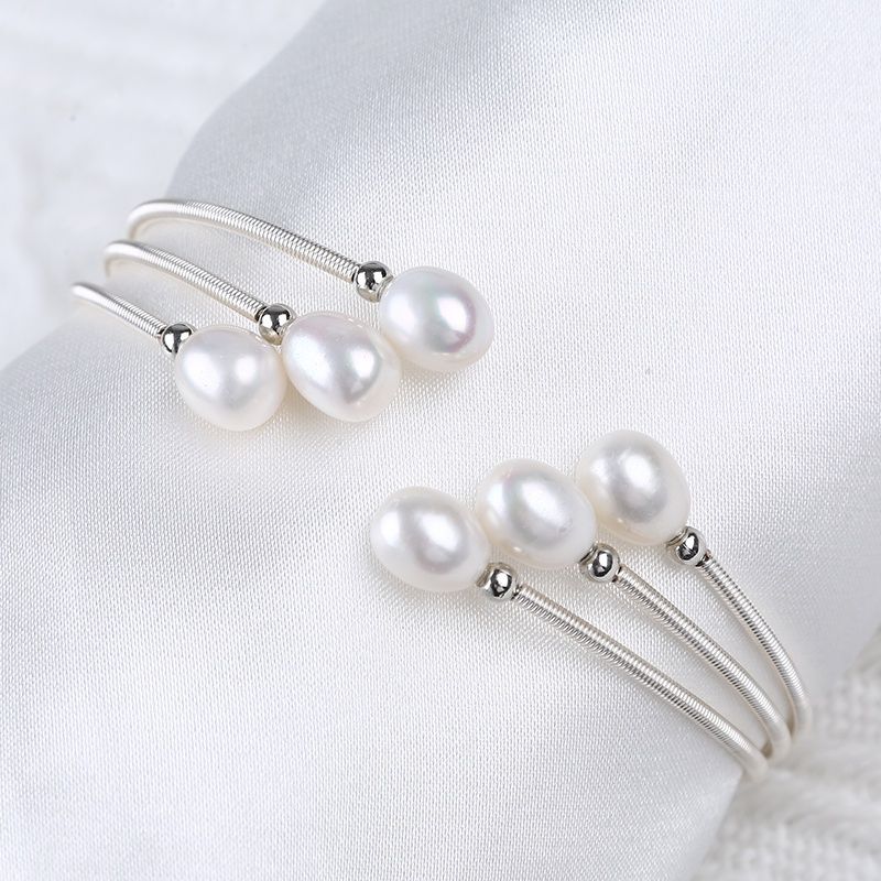 Vòng Tay Gọng Hở Đính Ngọc Trai Giọt Nước Kiểu Còng Cứng Đính Ngọc Trai MADAME HIEN PEARL Thời Trang Freesize VTG004MB