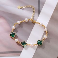 Vòng Tay Ngọc Trai Nước Ngọt Mặt 3 Hạt Ngọc Bích 4 Lá May Mắn Viền Vàng MADAME HIEN PEARLS VTT023