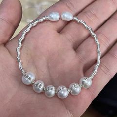 Vòng Tay Ngọc Trai Tự Nhiên Dạng Còng Cứng Mặt Đính 6 Hạt Ngọc Trai MADAME HIEN PEARLS VTT085