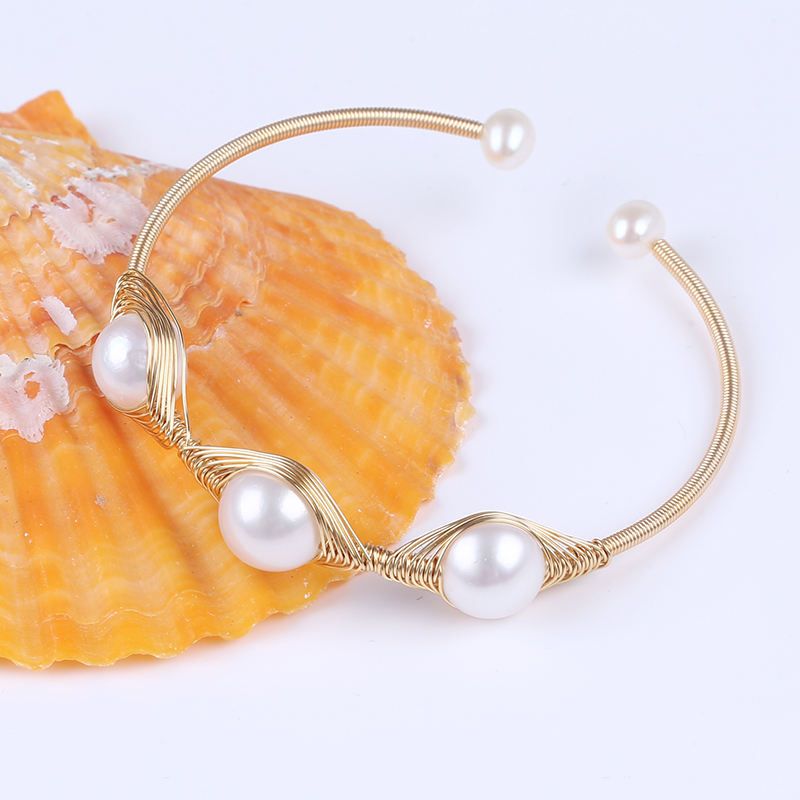 Vòng Tay Ngọc Trai Còng Cứng Quấn Dây Bạc Mạ Vàng MADAME HIEN PEARLS Unisex Nam Nữ Mặt Quấn 3 Hạt VTT108