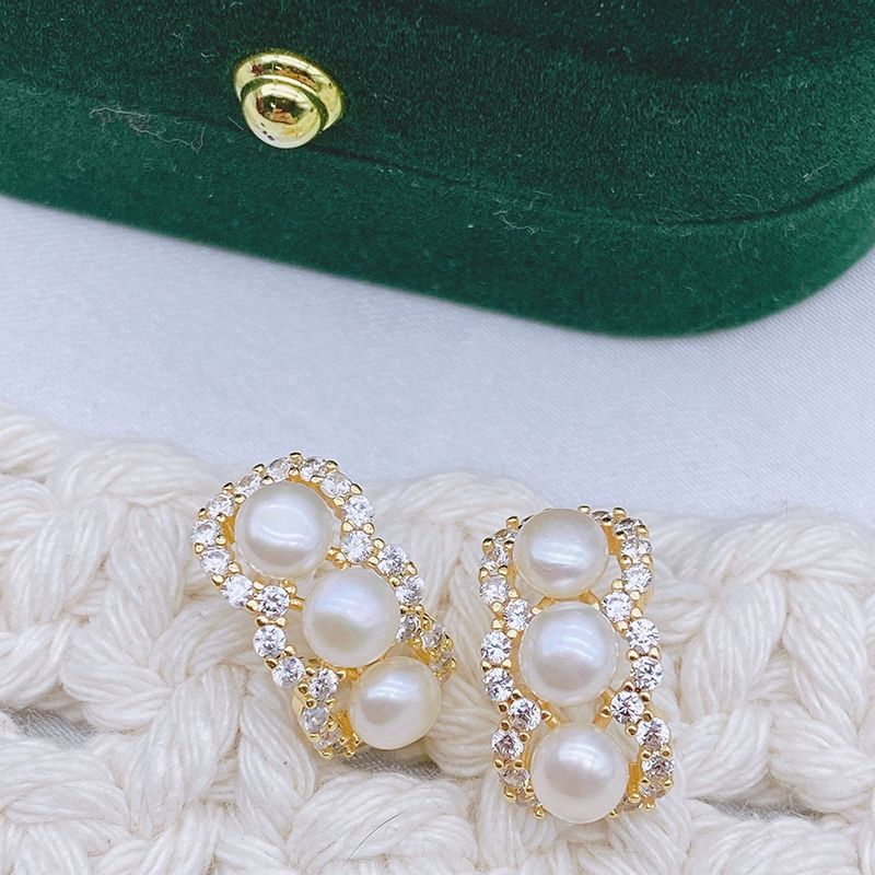 Bông Tai Ngọc Trai Tự Nhiên Khung Kim Bạc s925 Đính 3 Hạt Ngọc Trai Sang Trọng MADAME HIEN PEARLS Cho Nữ BTN098