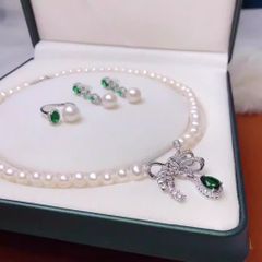 Bộ Set Ngọc Trai Vòng Cổ, Bông Tai và Nhẫn Tự Nhiên Đính Đá Quý Xanh Lục Bảo MADAME HIEN PEARLS Cho Nữ SCT029
