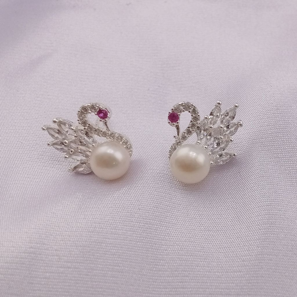 Bộ Bông Tai và Mặt dây chuyền Ngọc Trai Thiên Nga MADAME HIEN PEARLS Bạc Ta