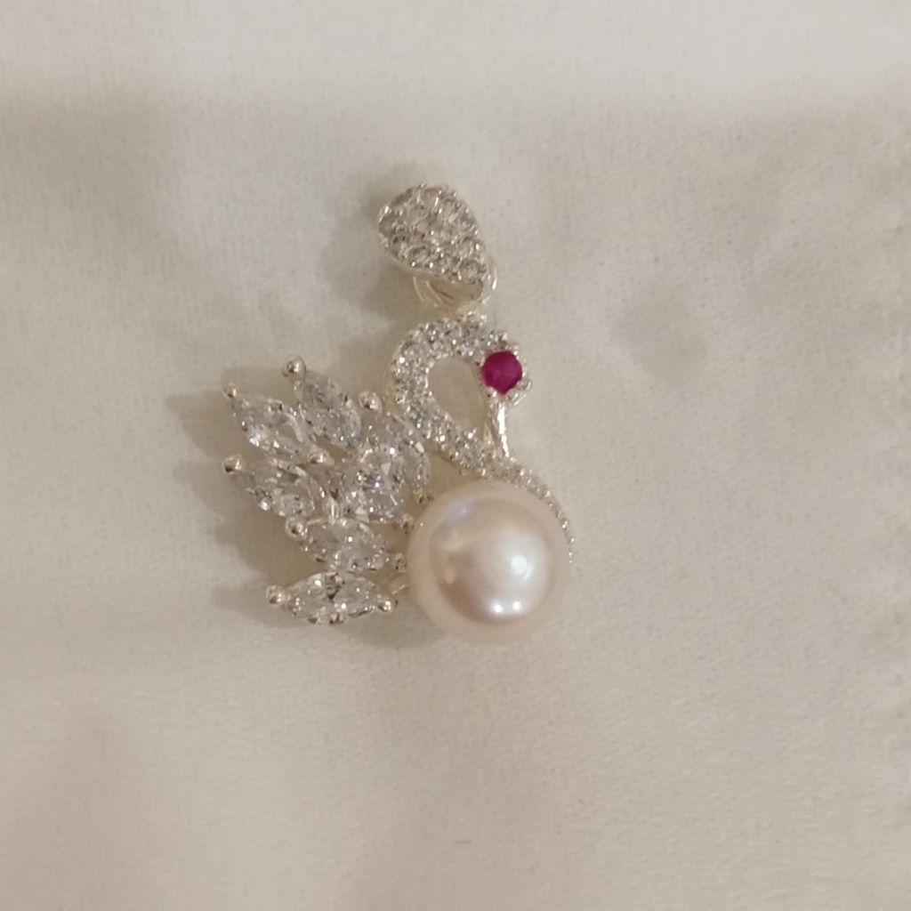 Bộ Bông Tai và Mặt dây chuyền Ngọc Trai Thiên Nga MADAME HIEN PEARLS Bạc Ta BTN037