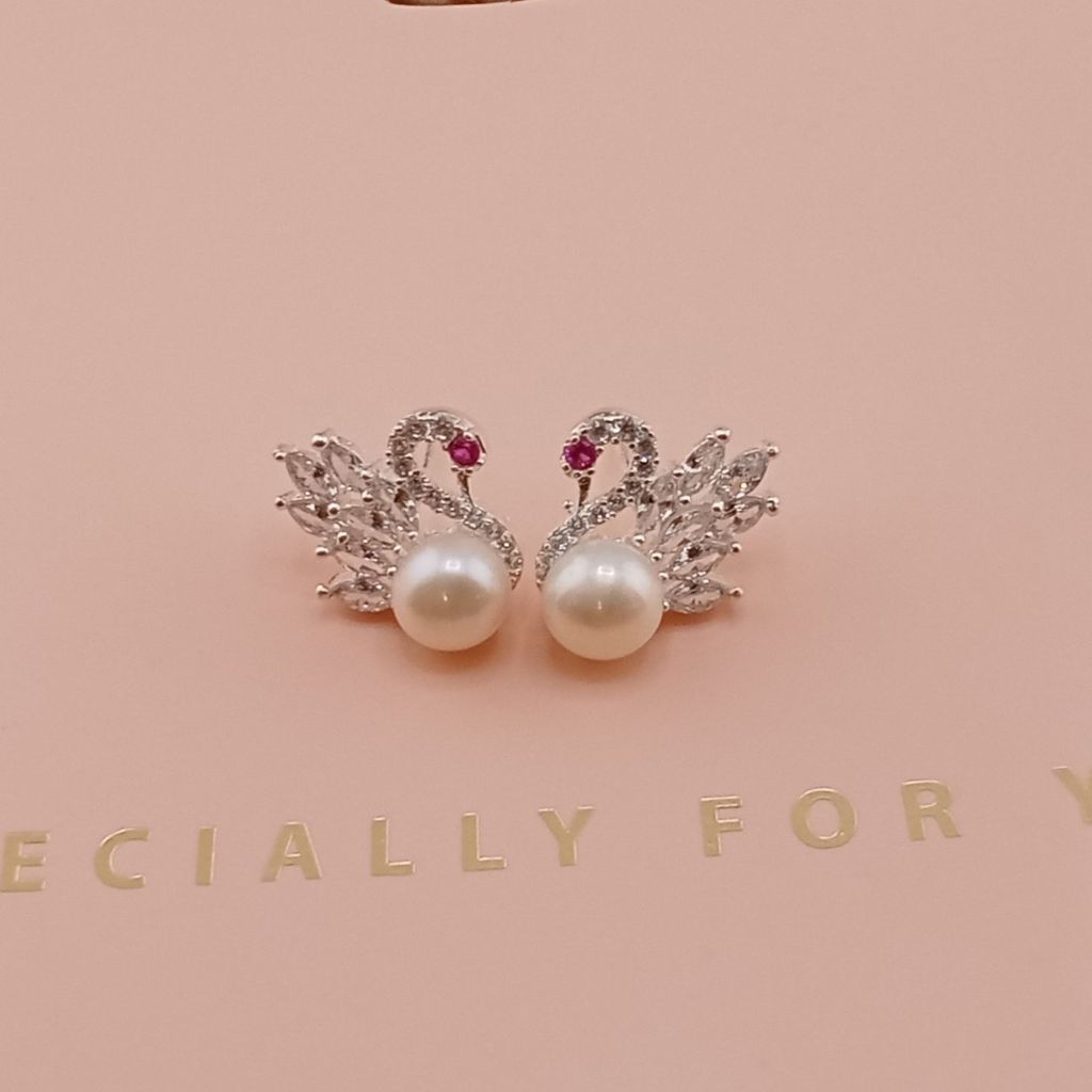 Bộ Bông Tai và Mặt dây chuyền Ngọc Trai Thiên Nga MADAME HIEN PEARLS Bạc Ta BTN037