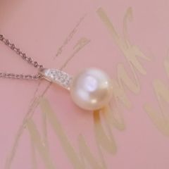 Bộ Bông Tai Hạt Trai gồm Bông và Mặt dây chuyền Dáng Giày Cao Gót MADAME HIEN PEARLS Bạc Ta Size Khủng 9-12mm ACS002