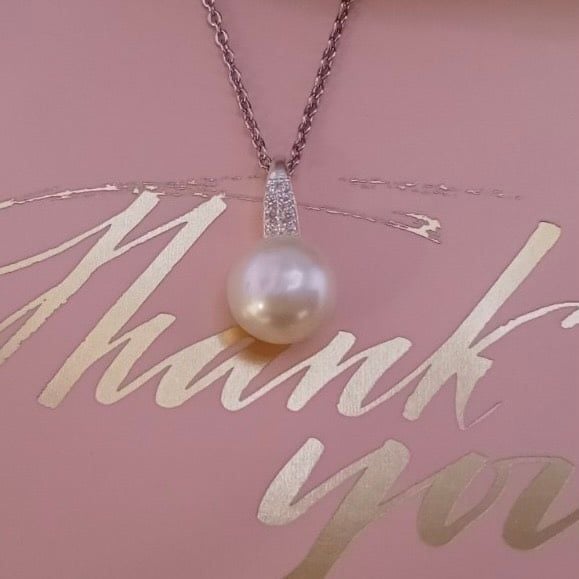 Bộ Bông Tai Hạt Trai gồm Bông và Mặt dây chuyền Dáng Giày Cao Gót MADAME HIEN PEARLS Bạc Ta Size Khủng 9-12mm ACS002
