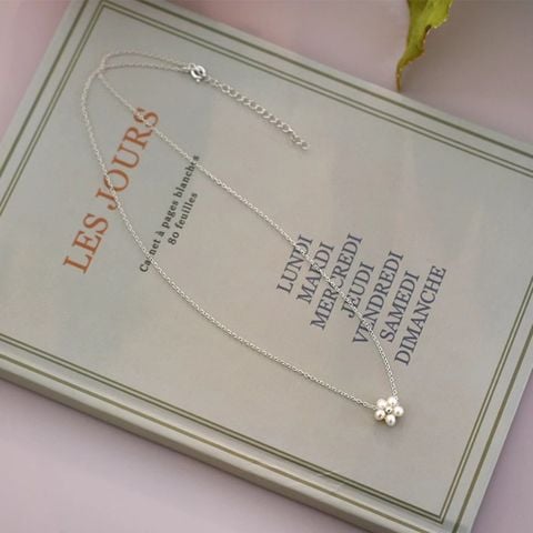 Dây Chuyền Mặt Đính 5 Hạt Ngọc Trai Nhí Tạo Hình Hoa Mai Trắng Sang Trọng MADAME HIEN PEARLS Cho Nữ MT053