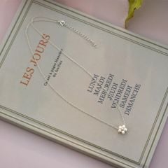 Dây Chuyền Mặt Đính 5 Hạt Ngọc Trai Nhí Tạo Hình Hoa Mai Trắng Sang Trọng MADAME HIEN PEARLS Cho Nữ MT053