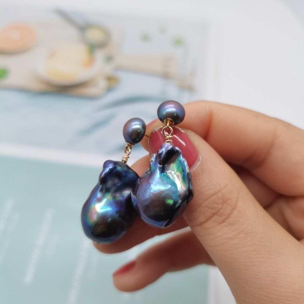 Bông tai Ngọc Trai Tua Rua Hạt Dị Baroque Đen Lông Công Phối Mặt Nụ MADAME HIEN PEARLS Thời Trang Nữ BTB078