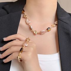 DESIGNER JEWELRY Bộ Set Trang Sức Gồm Vòng Cổ Và Vòng Tay Ngọc Trai Tự Nhiên Baroque Vuông Phối Viên Hổ Phách Vuông Và Cham Vàng Sang Trọng Cá Tính Thời Trang RUNWAY MADAME HIEN PEARLS SCB009