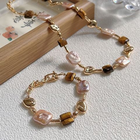 DESIGNER JEWELRY Vòng Tay Ngọc Trai Tự Nhiên Baroque Vuông Phối Viên Hổ Phách Vuông Và Cham Vàng Sang Trọng Cá Tính Thời Trang RUNWAY MADAME HIEN PEARLS VTB030