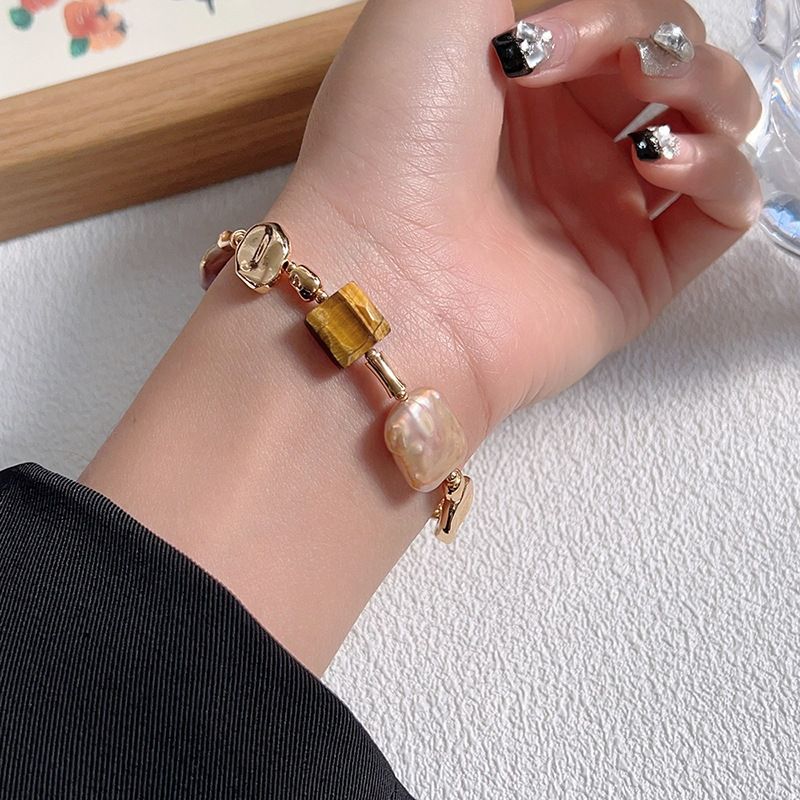 DESIGNER JEWELRY Bộ Set Trang Sức Gồm Vòng Cổ Và Vòng Tay Ngọc Trai Tự Nhiên Baroque Vuông Phối Viên Hổ Phách Vuông Và Cham Vàng Sang Trọng Cá Tính Thời Trang RUNWAY MADAME HIEN PEARLS SCB009
