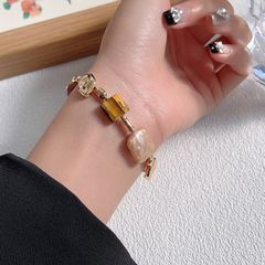 DESIGNER JEWELRY Bộ Set Trang Sức Gồm Vòng Cổ Và Vòng Tay Ngọc Trai Tự Nhiên Baroque Vuông Phối Viên Hổ Phách Vuông Và Cham Vàng Sang Trọng Cá Tính Thời Trang RUNWAY MADAME HIEN PEARLS SCB009