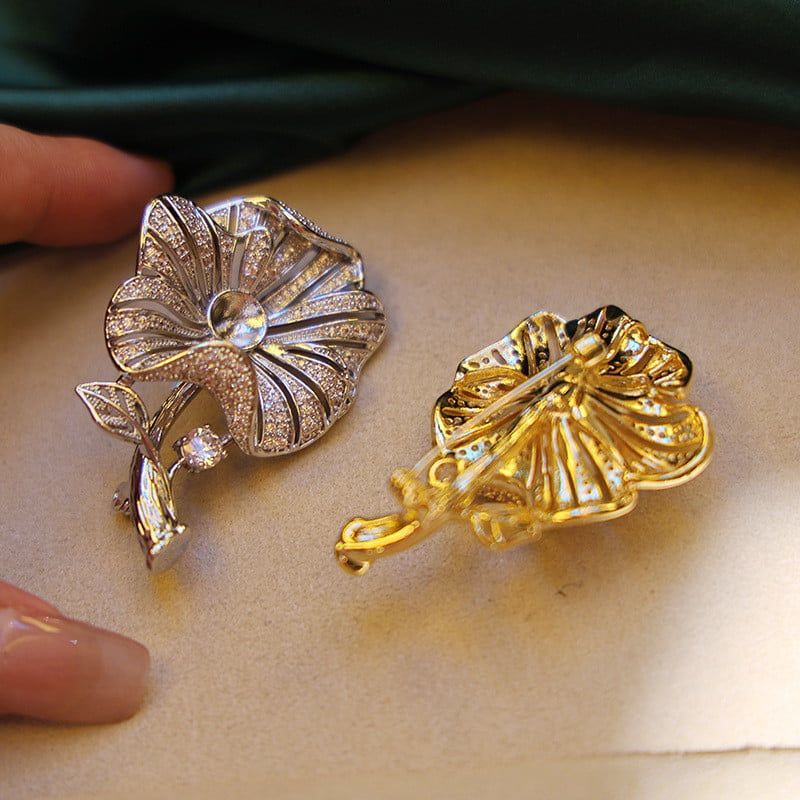 Ghim Cài Áo Ngọc Trai Tự Nhiên Kiểu Dáng Lá Sen Vàng Golden Lotus Leaf MADAME HIEN PEARLS Cho Nữ PKC036
