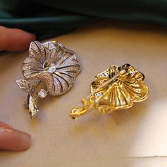 Ghim Cài Áo Ngọc Trai Tự Nhiên Kiểu Dáng Lá Sen Vàng Golden Lotus Leaf MADAME HIEN PEARLS Cho Nữ PKC036