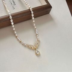 Vòng Cổ Choker Ngọc Trai Hạt Gạo Mặt Cánh Bướm Cẩn Zircon Tua Rua Viên Đá Zircon Giọt Nước Sang Trọng MADAME HIEN PEARLS Cho Nữ CG074
