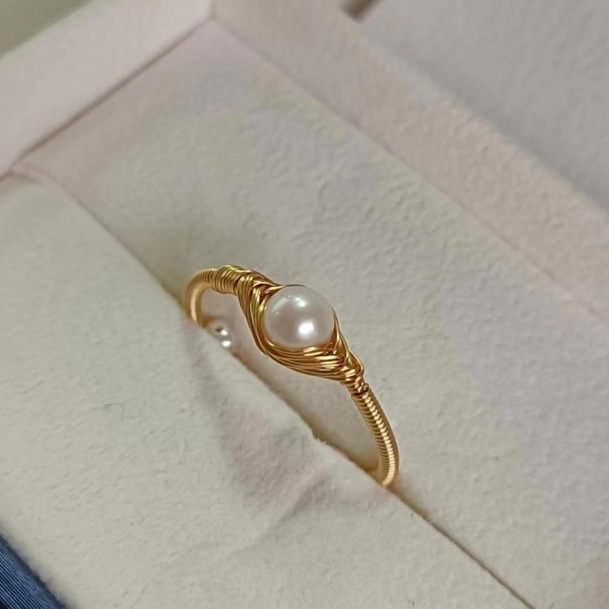 Nhẫn Xoắn Mặt Ngọc Trai Tự Nhiên Tí Hon MADAME HIEN PEARLS Thời Trang Đáng Yêu NT014