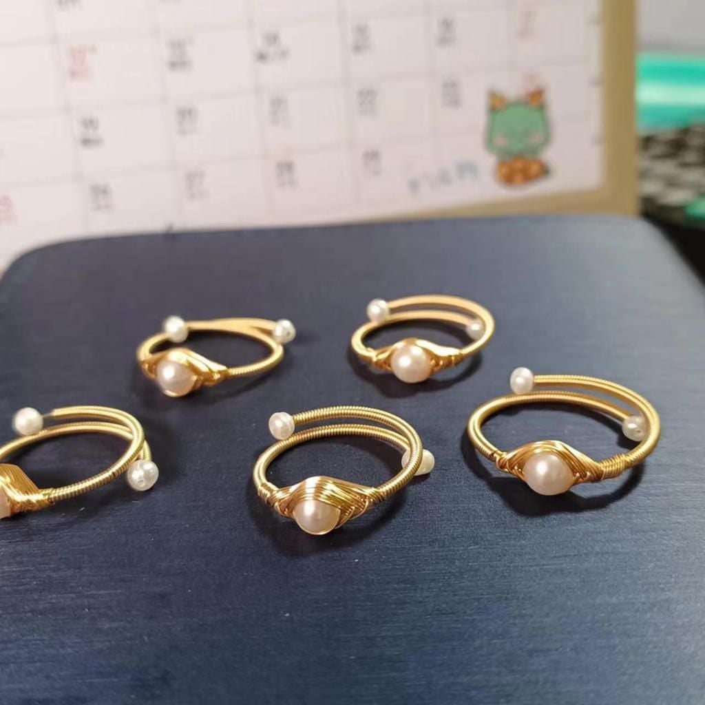 Nhẫn Xoắn Mặt Ngọc Trai Tự Nhiên Tí Hon MADAME HIEN PEARLS Thời Trang Đáng Yêu NT014