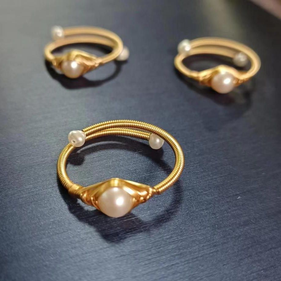 Nhẫn Xoắn Mặt Ngọc Trai Tự Nhiên Tí Hon MADAME HIEN PEARLS Thời Trang Đáng Yêu NT014