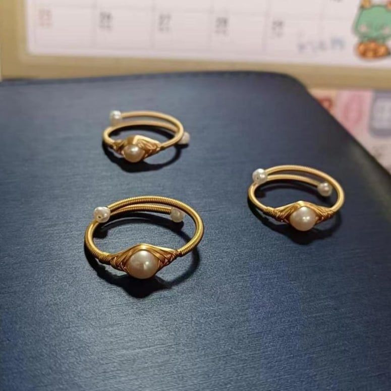 Nhẫn Xoắn Mặt Ngọc Trai Tự Nhiên Tí Hon MADAME HIEN PEARLS Thời Trang Đáng Yêu NT014