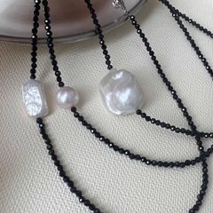 Vòng Cổ Pha Lê Gai Đen Mặt Hạt Ngọc Trai Baroque Dáng Que Tự Nhiên Niche MADAME HIEN PEARLS MB017CN