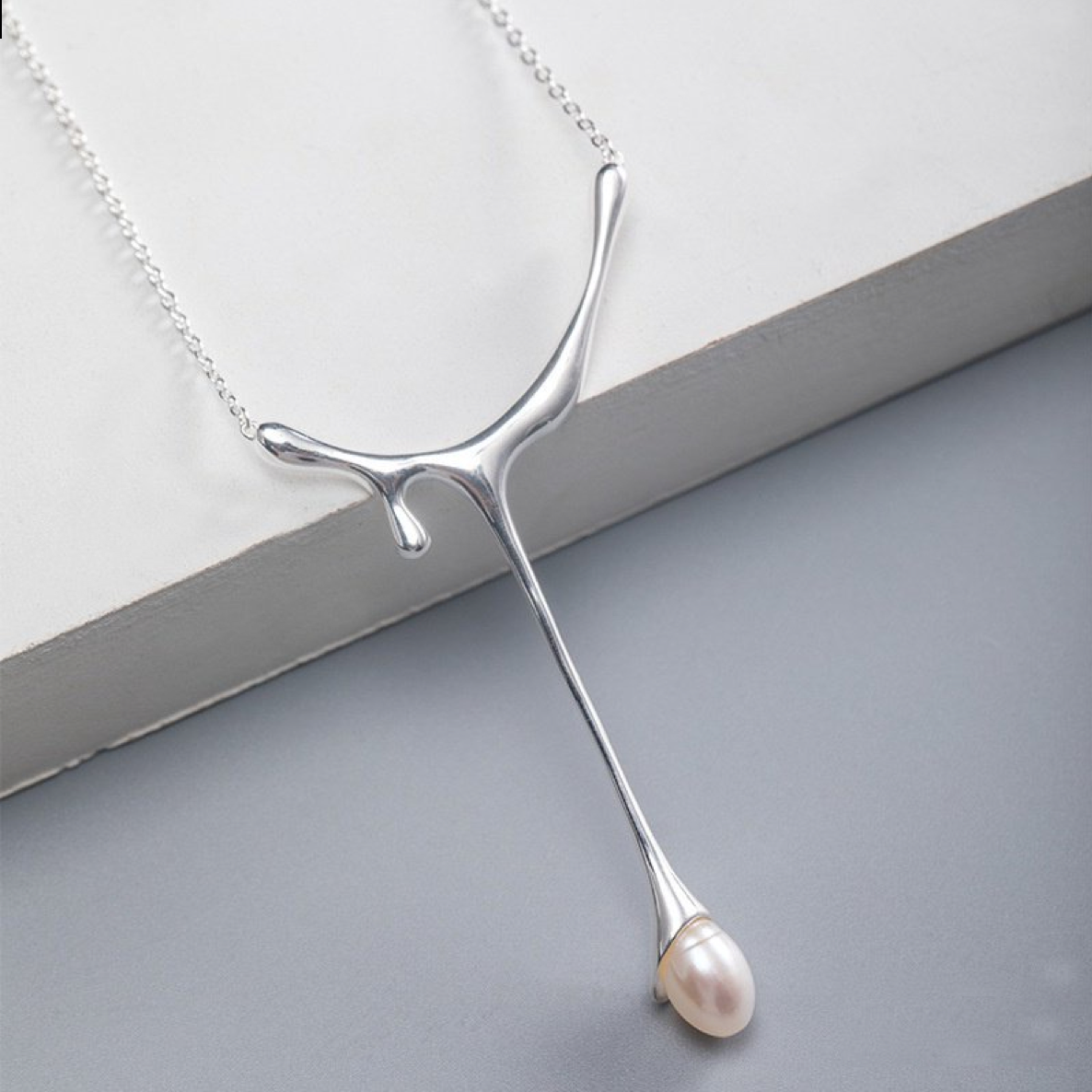 Vòng Cổ Bạc s925 Mặt Giọt Nước Đính Ngọc Trai Tối Giản MADAME HIEN PEARLS MG22