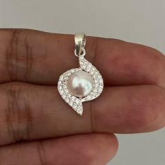Mặt Dây Chuyền Bạc Ta Mặt Ngọc Trai Tự Nhiên MH1084 MADAME HIEN PEARLS Cho Nữ MN023