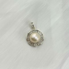 Mặt Dây Chuyền Vòng Cổ Viền Pha Lê Sang Trọng MADAME HIEN PEARLS Cho Nữ MN056