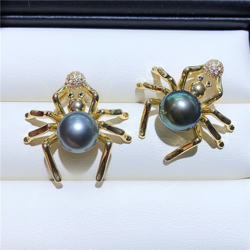 Dây Chuyền Mặt Nhện Đen Đính Ngọc Trai Đen Tự Nhiên Cá Tính MADAME HIEN PEARLS MN071