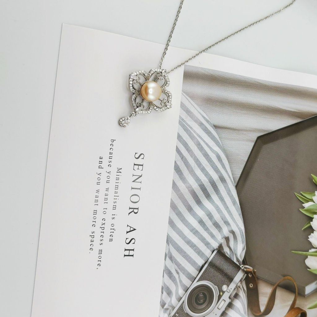 Vòng Cổ Mặt Ngọc Trai Tự Nhiên Mặt Hoa Văn Vintage Cổ Điển MADAME HIEN PEARLS MN040