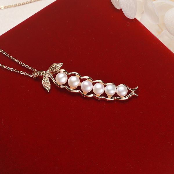 Mặt Dây Chuyền Gold Pea Pod Girl Đậu Hoà Lan 6 Hạt Ngọc Trai Sang Trọng MADAME HIEN PEARLS Cho Nữ MN048