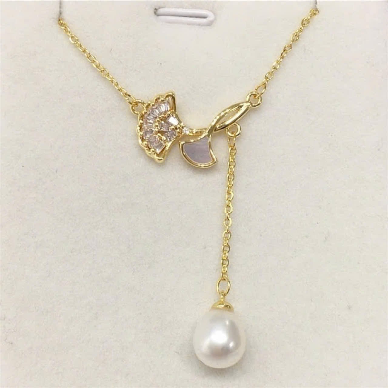 Dây Chuyền Mặt Ngọc Trai Tròn Tự Nhiên Phối Lá Bạch Quả Ginkgo MADAME HIEN PEARLS Cho Nữ MG035