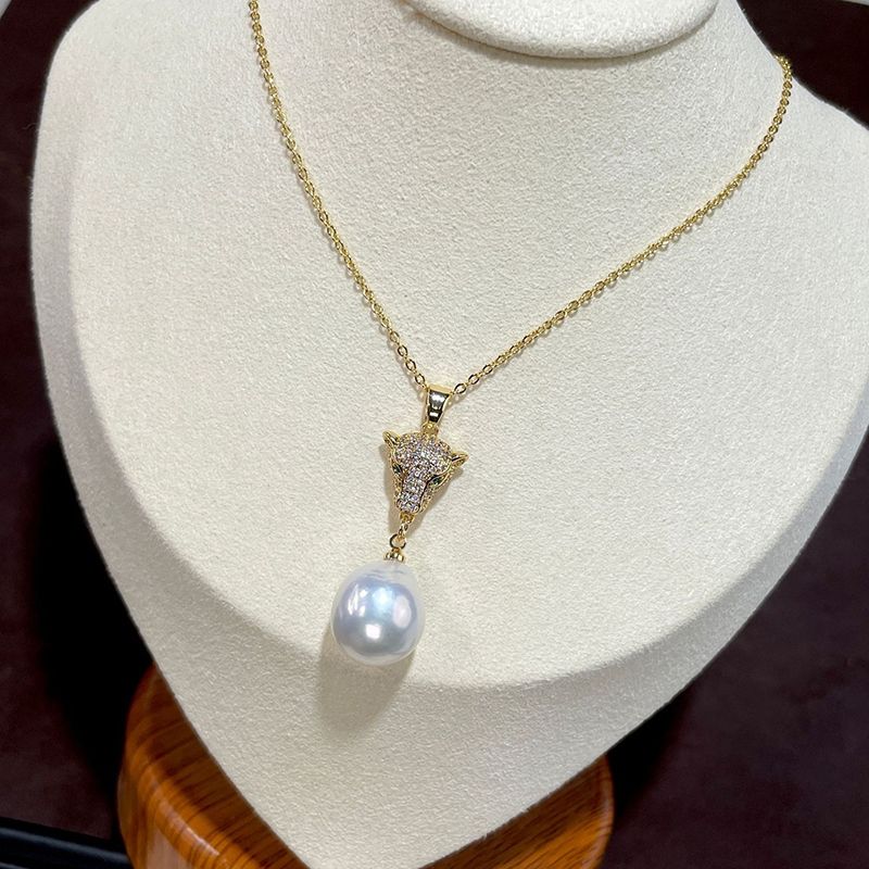 Mặt Dây Chuyền Đầu Báo Đính Hạt Ngọc Trai Tự Nhiên Sang Trọng MADAME HIEN PEARLS MT021