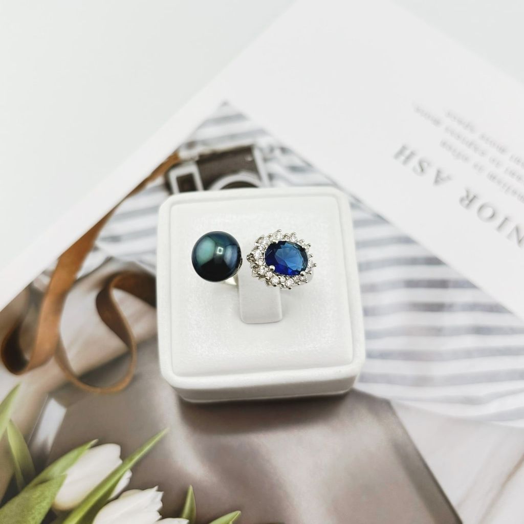 Nhẫn Ngọc Trai Tự Nhiên Đính Đá Quý Sapphire  Sang Trọng MADAME HIEN PEARLS Unisex Nam Nữ NN064
