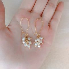 Bông Tai Ngọc Trai Tự Nhiên Khoá Móc Dài Phá Cách Đính Ngọc Trai Hạt Gạo Dáng Chùm Nho Nữ Tính MADAME HIEN PEARLS BTG138